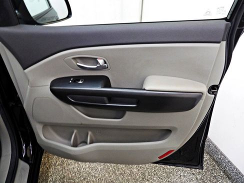 Used 2018 Kia Sedona L FWD image 11