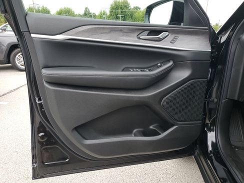 New 2025 Jeep Grand Cherokee L Limited w/ Black Appearance Package image 15