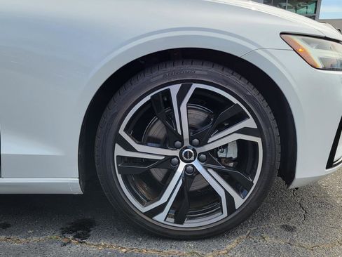 Used 2024 Volvo S60 B5 Core image 16