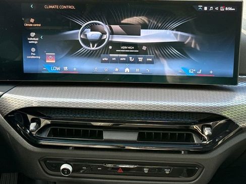 Used 2025 BMW 330i xDrive Sedan AWD/4WD image 12
