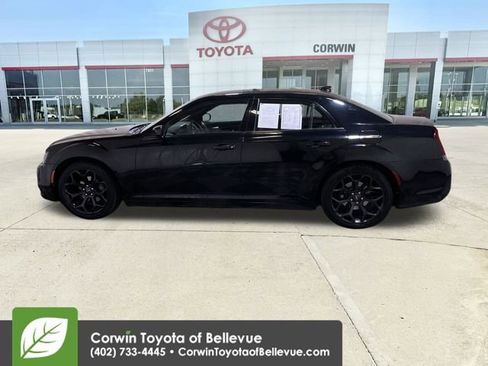 Used 2019 Chrysler 300 S image 5