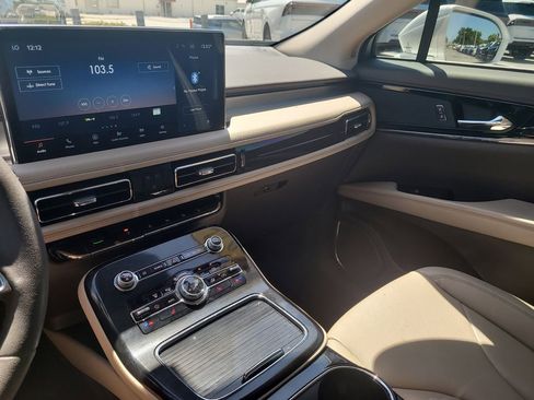 Certified 2022 Lincoln Nautilus FWD w/ Premium Package image 18