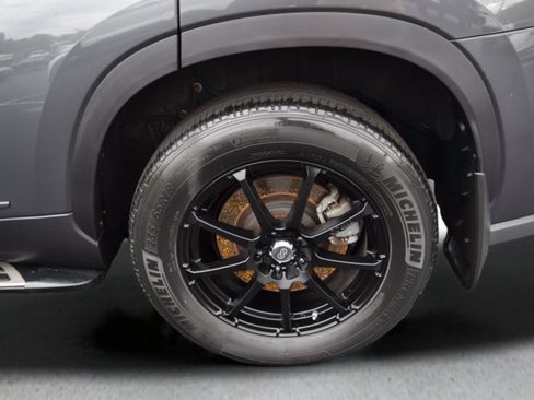 Used 2021 Toyota Highlander XLE AWD/4WD image 7