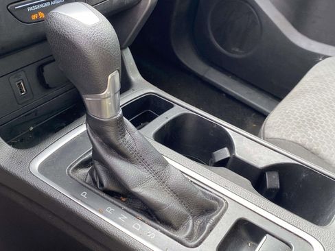 Used 2017 Ford Escape SE w/ Equipment Group 201A image 21