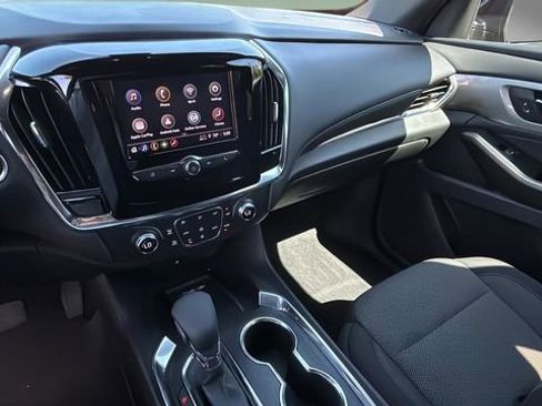 Used 2023 Chevrolet Traverse LT FWD image 25