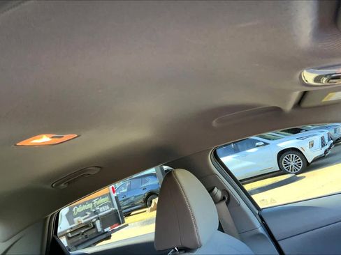 Used 2022 Hyundai Elantra SEL FWD image 22