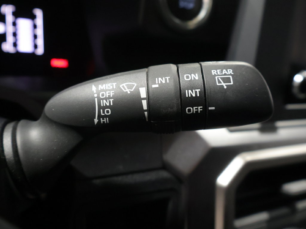 Used 2025 Toyota 4Runner SR5 AWD/4WD image 35