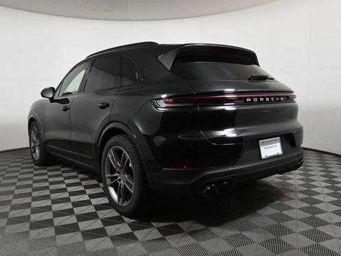 Used 2026 Porsche Cayenne S AWD/4WD image 3