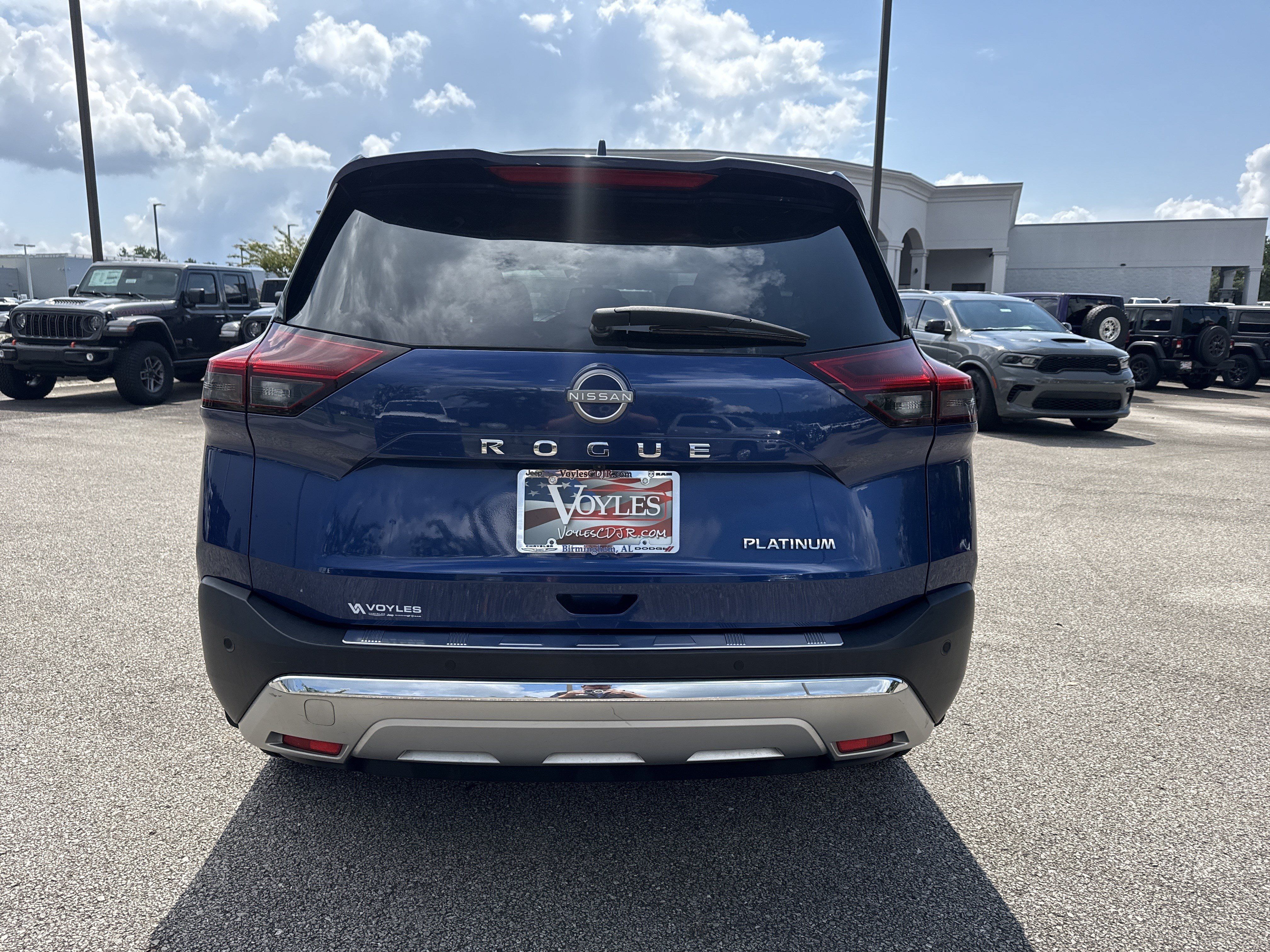 Used 2023 Nissan Rogue Platinum FWD image 6