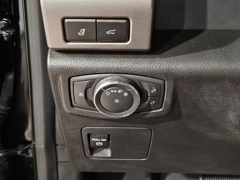 Used 2020 Ford Expedition XLT w/ Equipment Group 202A AWD/4WD image 26