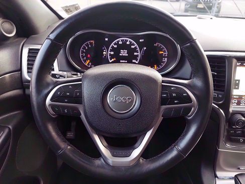 Used 2018 Jeep Grand Cherokee Altitude AWD/4WD image 19