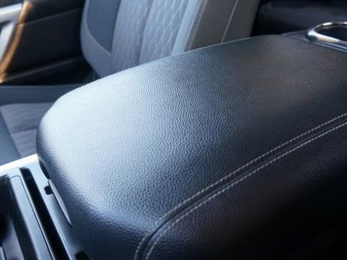 Used 2024 Nissan Titan SV w/ SV Convenience Package image 22