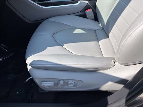 Certified 2024 Toyota Highlander XLE FWD image 21
