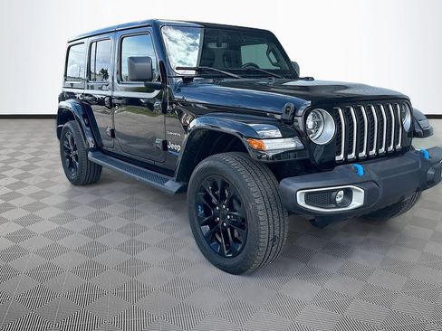 Used 2022 Jeep Wrangler Unlimited Sahara w/ Cold Weather Group AWD/4WD image 4