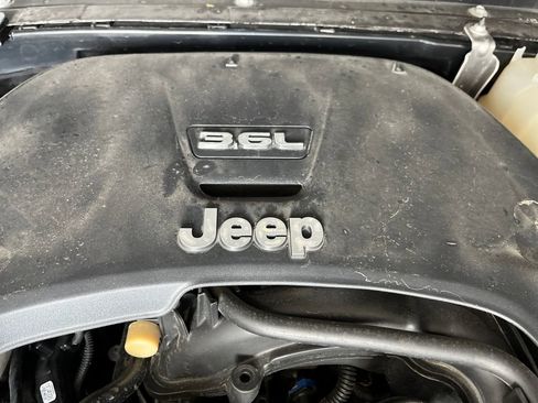 Used 2021 Jeep Wrangler Unlimited Sahara image 10