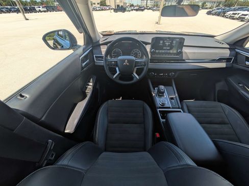Used 2024 Mitsubishi Outlander SE Black Edition FWD image 18
