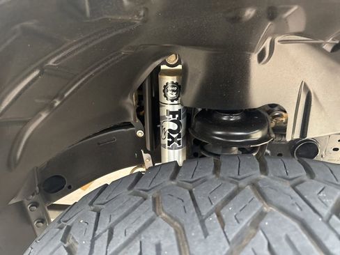 Used 2022 Jeep Wrangler Unlimited Rubicon w/ LED Lighting Group AWD/4WD image 11