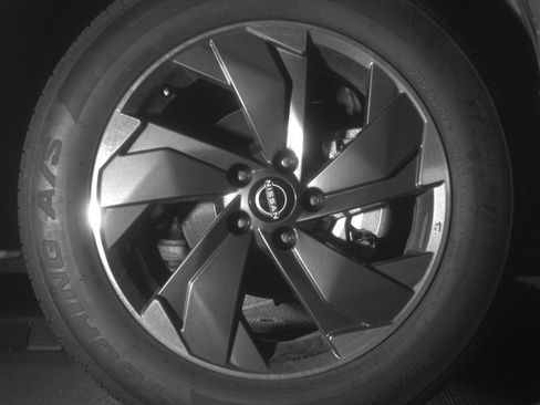 Used 2025 Nissan Rogue SV image 13