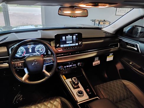 Used 2023 Mitsubishi Outlander SEL image 64