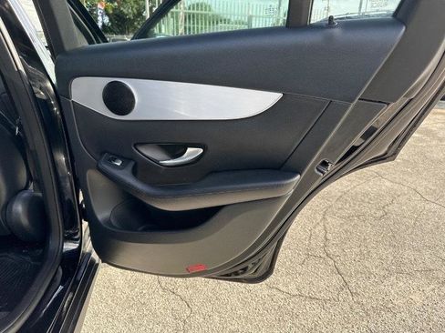 Used 2019 Mercedes-Benz GLC 300 w/ Premium Package image 26