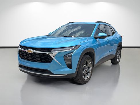 Used 2025 Chevrolet Trax LT w/ LT Convenience Package FWD image 7