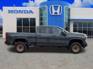 Used 2025 Chevrolet Silverado 2500 ZR2 video 2