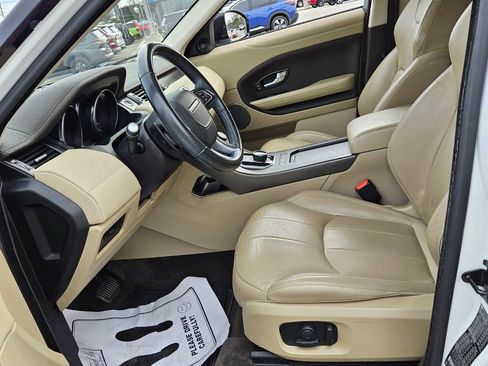 Used 2019 Land Rover Range Rover Evoque SE image 5