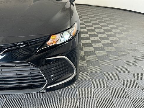 Used 2021 Toyota Camry LE FWD image 9