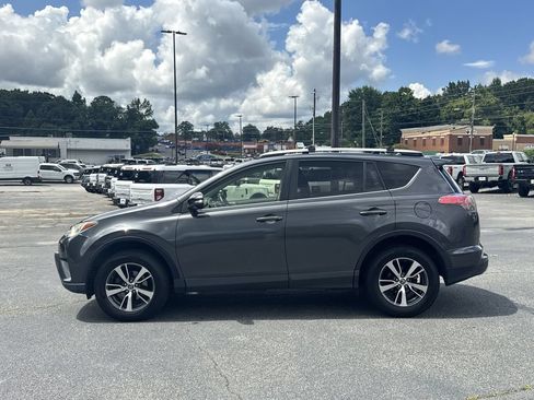 Used 2016 Toyota RAV4 XLE w/ Four Season Floor Mat Package AWD/4WD image 4