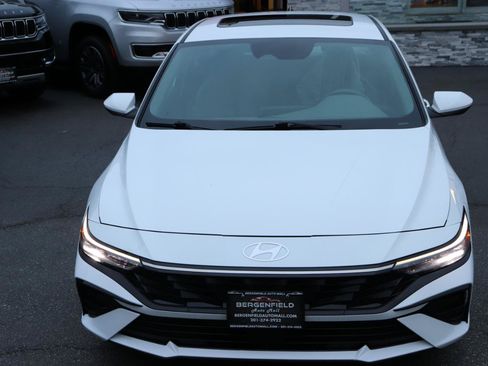 Used 2025 Hyundai Elantra SEL FWD image 8