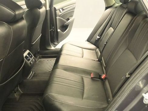 Used 2021 Honda Accord Touring image 11