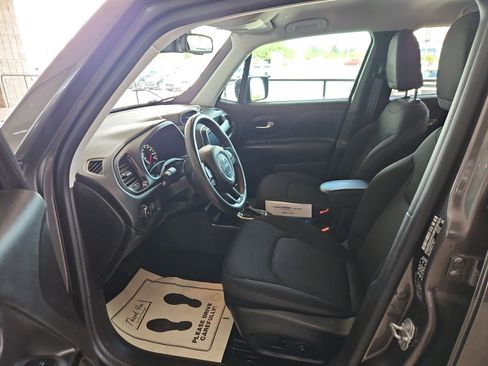 Used 2019 Jeep Renegade Altitude w/ Quick Order Package 2XM image 14