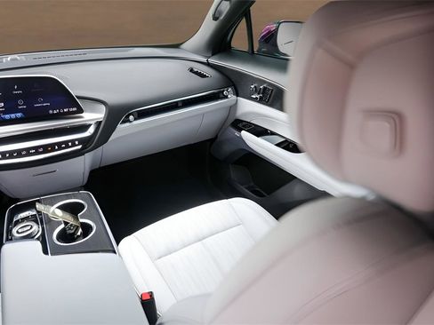 Used 2025 Cadillac Lyriq Luxury image 27