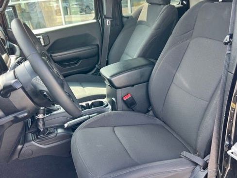 Used 2023 Jeep Wrangler Unlimited image 13