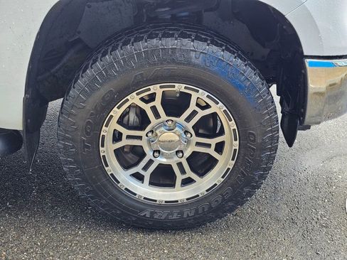 Used 2015 Toyota Tundra SR5 w/ TRD Off Road Package AWD/4WD image 9