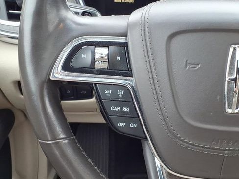 Used 2017 Lincoln Continental Reserve w/ Climate Package image 10