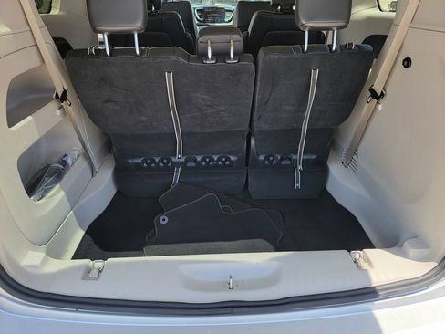 Used 2024 Chrysler Pacifica Touring-L FWD image 17