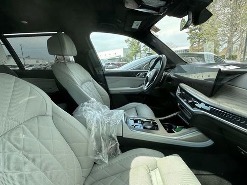 Used 2023 BMW X7 xDrive40i w/ Premium Package image 5