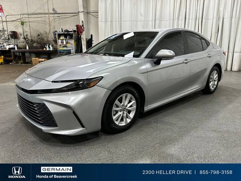 Used 2025 Toyota Camry LE w/ Convenience Package FWD image 4