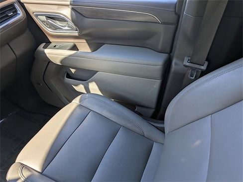 Used 2021 Chevrolet Suburban Z71 w/ Z71 Off-Road Package image 18