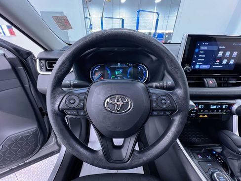 Used 2025 Toyota RAV4 XLE w/ Convenience Package AWD/4WD image 15
