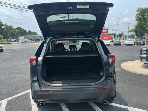 Used 2021 Toyota RAV4 XLE Premium AWD/4WD image 7