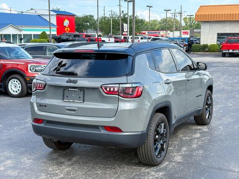 Used 2023 Jeep Compass Latitude w/ Sun and Sound Group AWD/4WD image 7