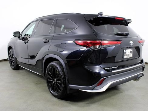Used 2023 Toyota Highlander XSE AWD/4WD image 3