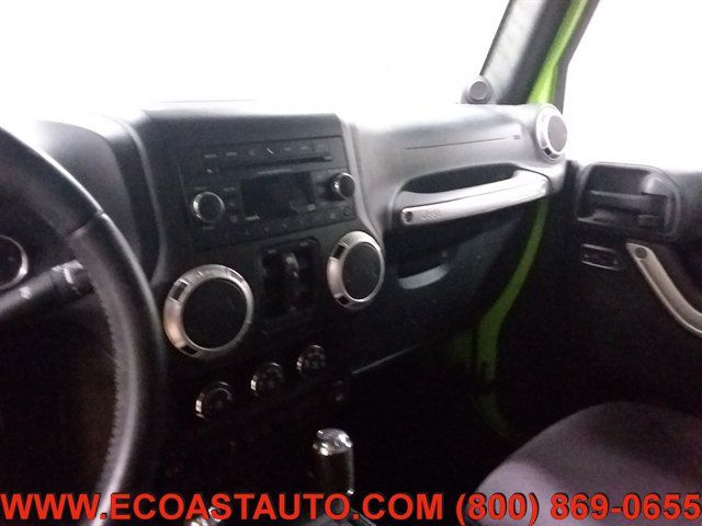 Used 2013 Jeep Wrangler Unlimited Sahara w/ Connectivity Group AWD/4WD image 12