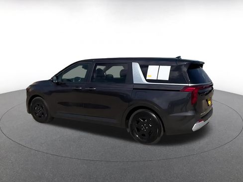 Used 2026 Kia Carnival FWD image 9
