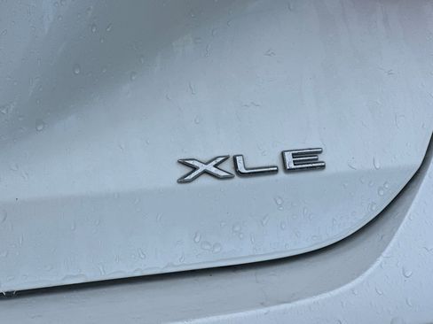 Certified 2022 Toyota Avalon XLE image 26