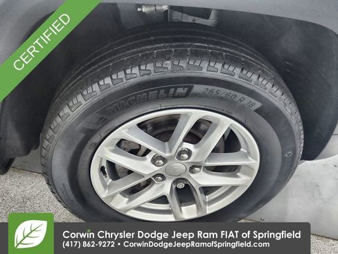 Used 2023 Jeep Grand Cherokee Laredo AWD/4WD image 31