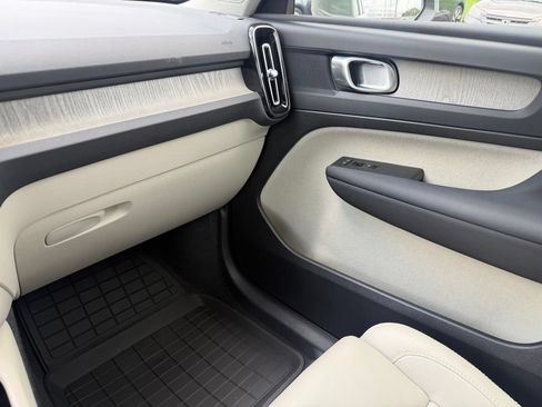 Certified 2023 Volvo XC40 B5 Plus w/ Protection Package Premier AWD/4WD image 19