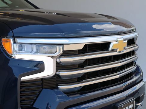 Used 2023 Chevrolet Silverado 1500 High Country w/ High Country Premium Package AWD/4WD image 56